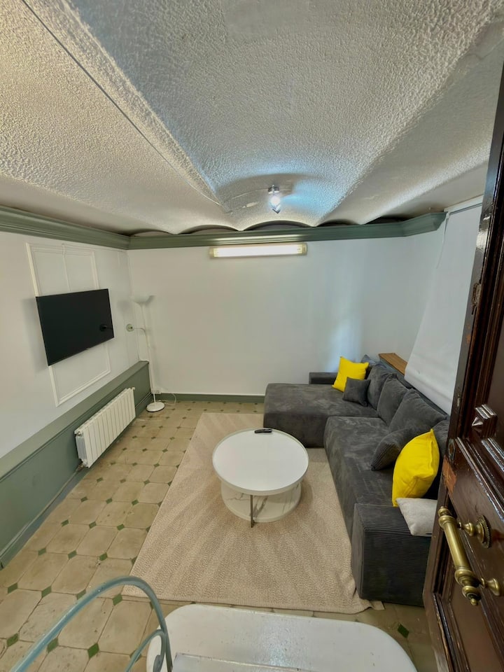 Spacious 2br Condo For Your Barcelona Getaway - Badalona