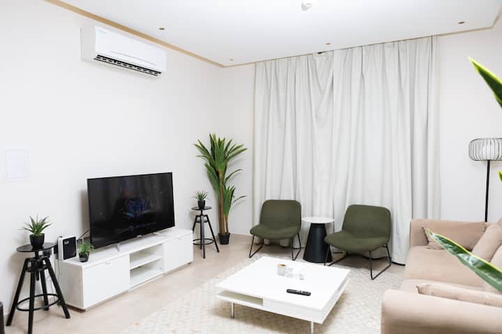 Modern 3 Bedroom Apartment in Al Yasmin