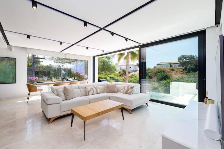 Moderne Luxusvilla Mit Jacuzzi & Sunset Rooftop - Fuengirola