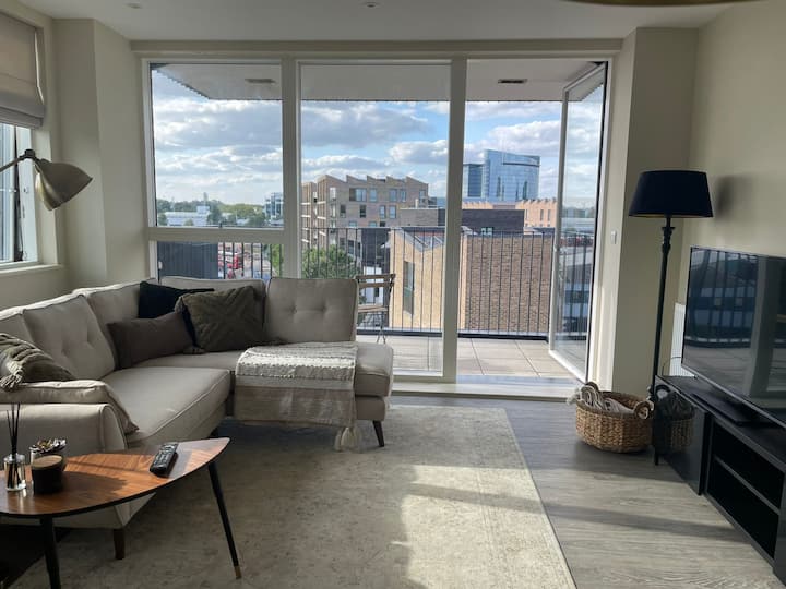West London Modern 2 Bedroom/2 Bath Flat - 브렌트퍼드