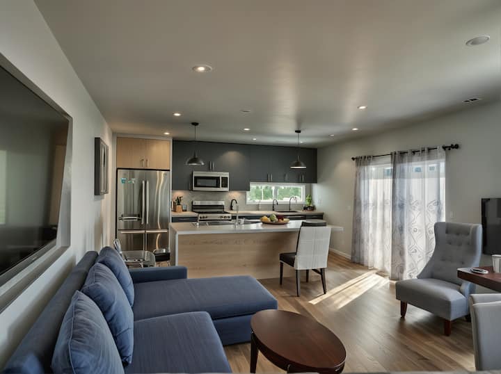 Stylish 1br Haven W/ Free Parking - Hollywood, CA