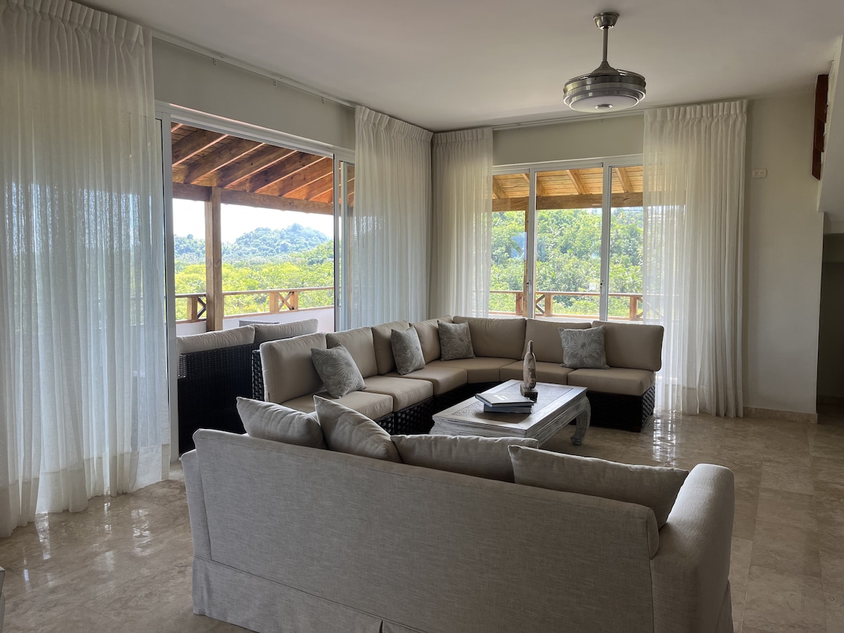 Retraite spacieuse de 2 chambres • Terrasse • Vue sur l'océan et la ...
