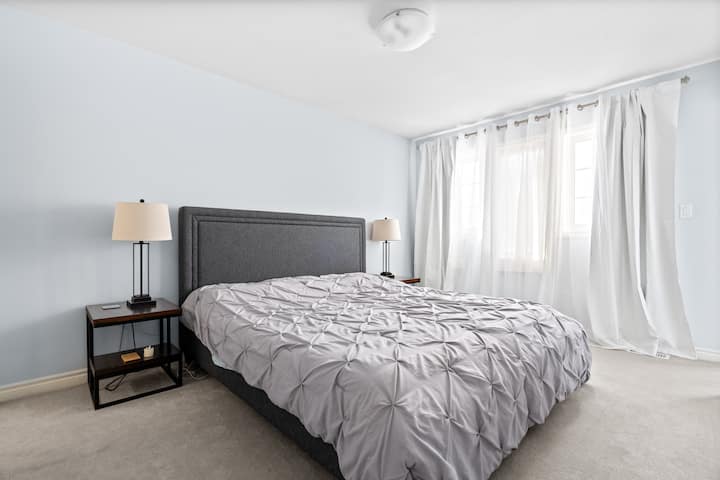 Renovated 3br Townhouse With Golf Course Views - Niagara Falls