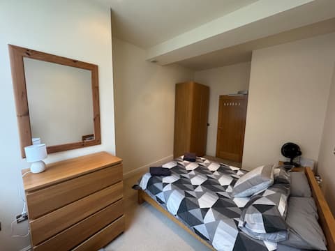 Top performing Airbnb: Spacious City Centre Apartment, Sleeps 6 in Castle