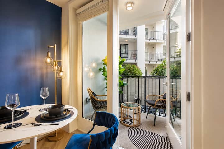 Secured Parking, Private Balcony, Pool Gym - Los Angeles, CA