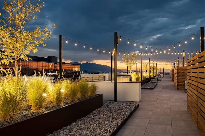 Upscale Condo At The Center Of It All - Salt Lake City