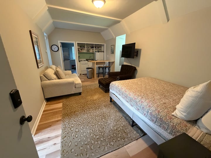 Ivy Apartment Retreat - Crozet, VA