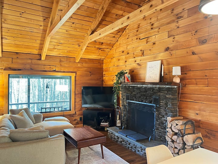 Two Cabins On 18 Acres • Pond & Mountain Views - Roxbury, NY