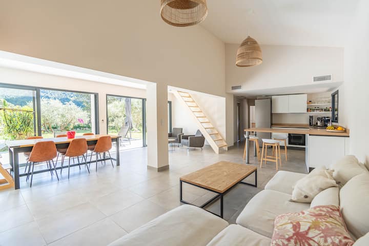Maison Moderne Au Pied De La Sainte Victoire - Rousset