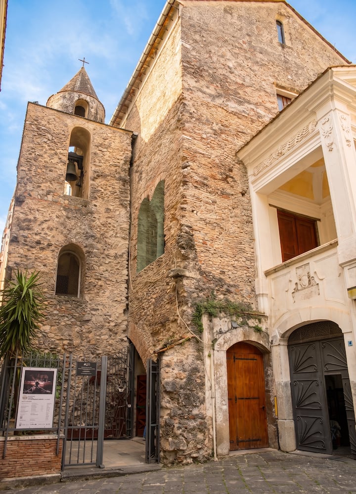 Un Soggiorno Nella Storia: Il Sacro Palazzo - Salerno