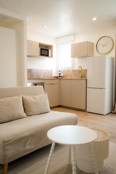 Popular Airbnb listing: Balcon-Parking-LePalm in Lorient
