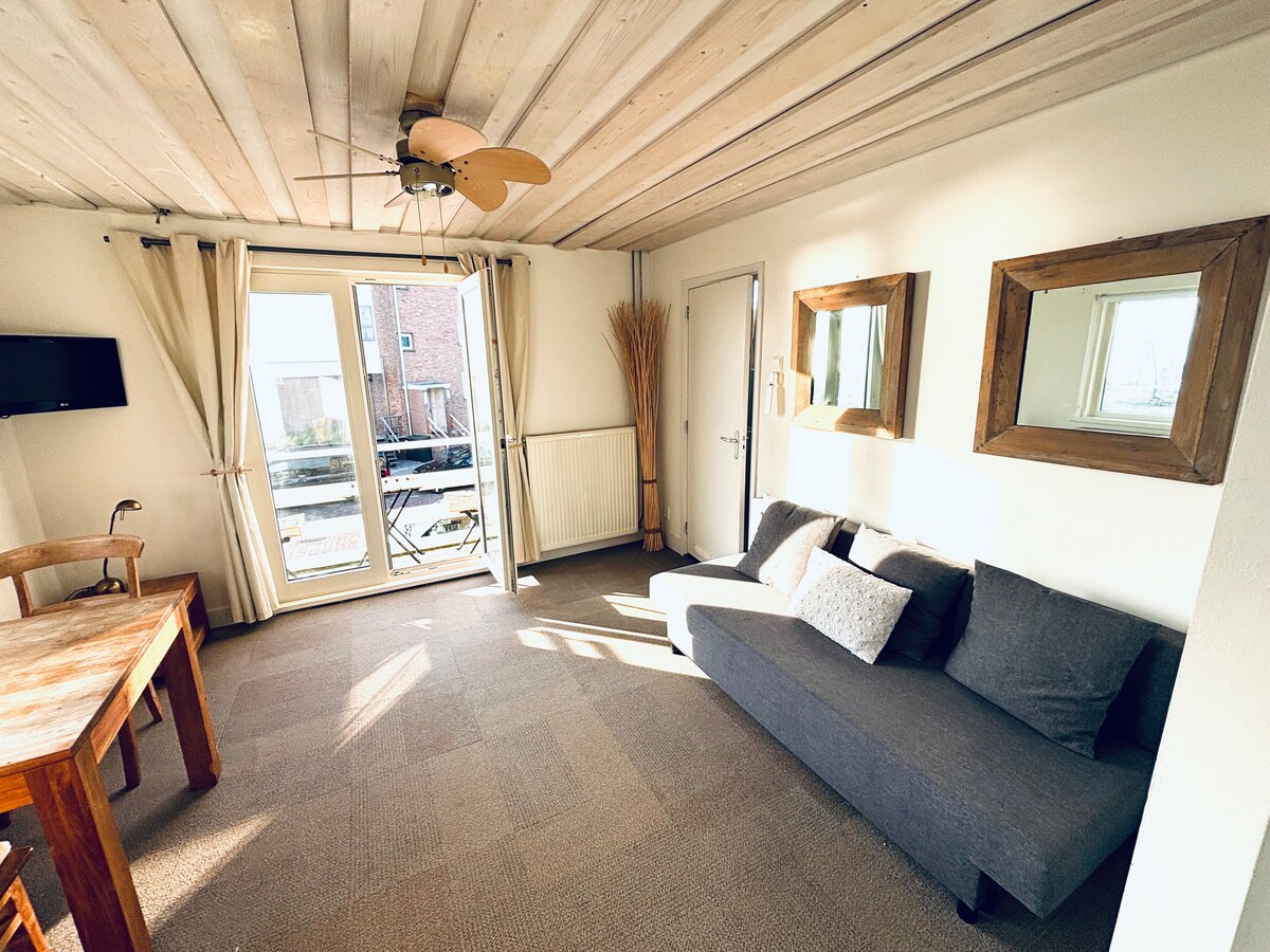 Successful Airbnb property: Comfy apartment directly at the beach in Boulevard Midden