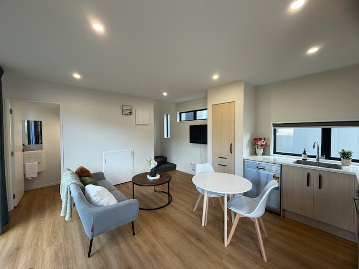 Te Kaha Stay | Sleeps 3 | - Christchurch