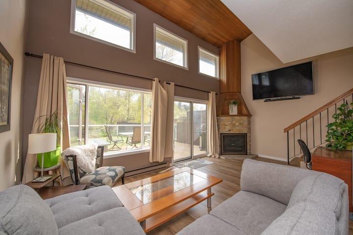 Quiet 3br + Loft On Bx Creek - Canada