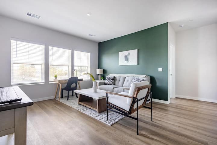 Landing | Modern 2bd, Courtyard, Gym - Santa Rosa, CA