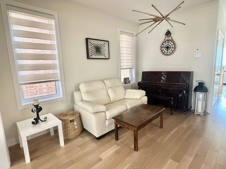 Spacious 4br Home Near Yonge - Aurora