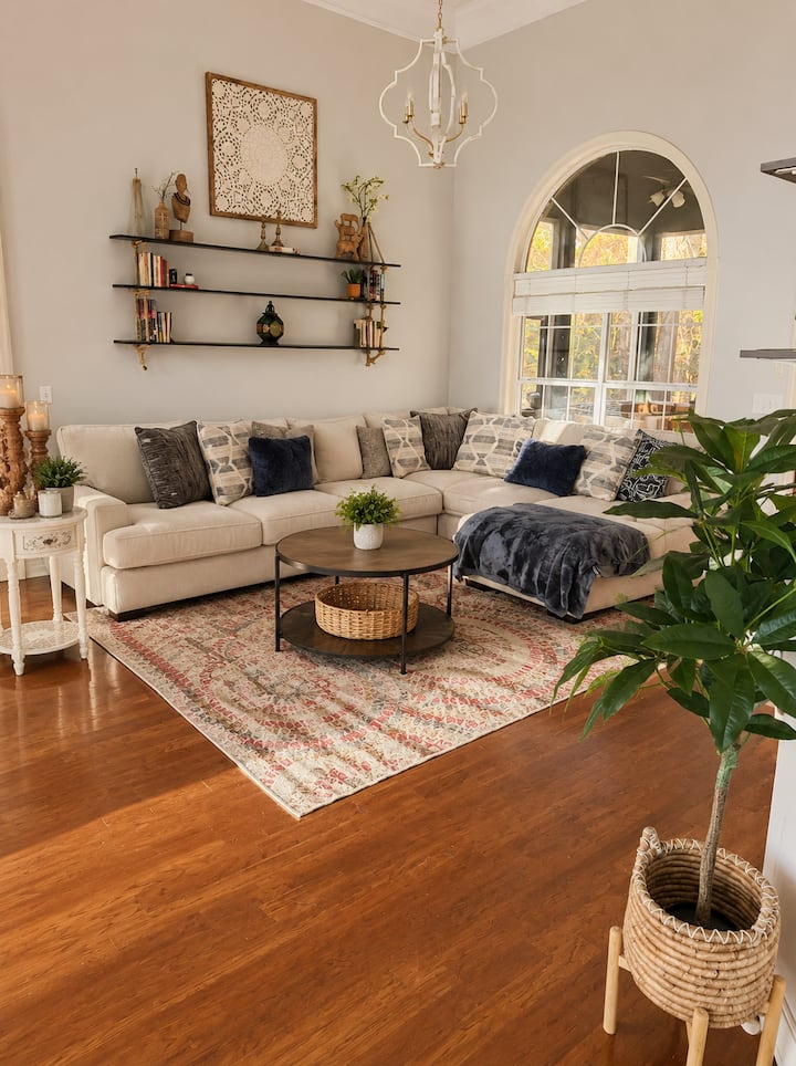 The Willow Oak Estate | A Cozy Luxury Escape - Dothan, AL
