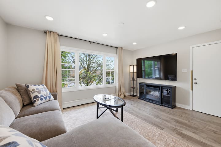Cozy Modern Home Near Midway - Burbank, IL