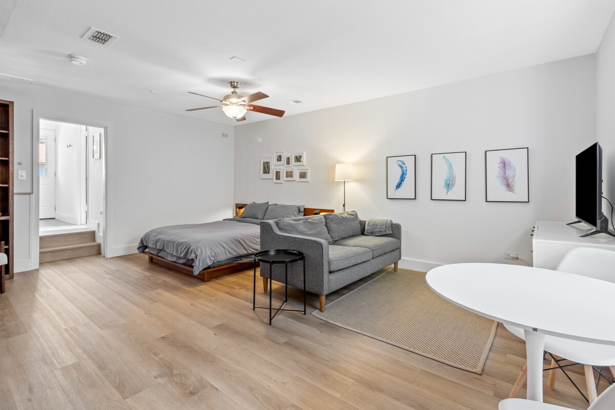 Modern Studio | Hip Area