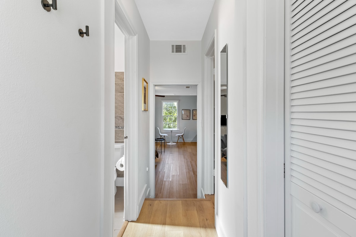 Modern Studio | Hip Area