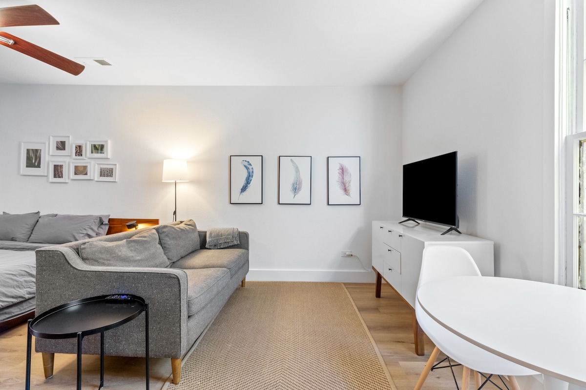 Modern Studio | Hip Area