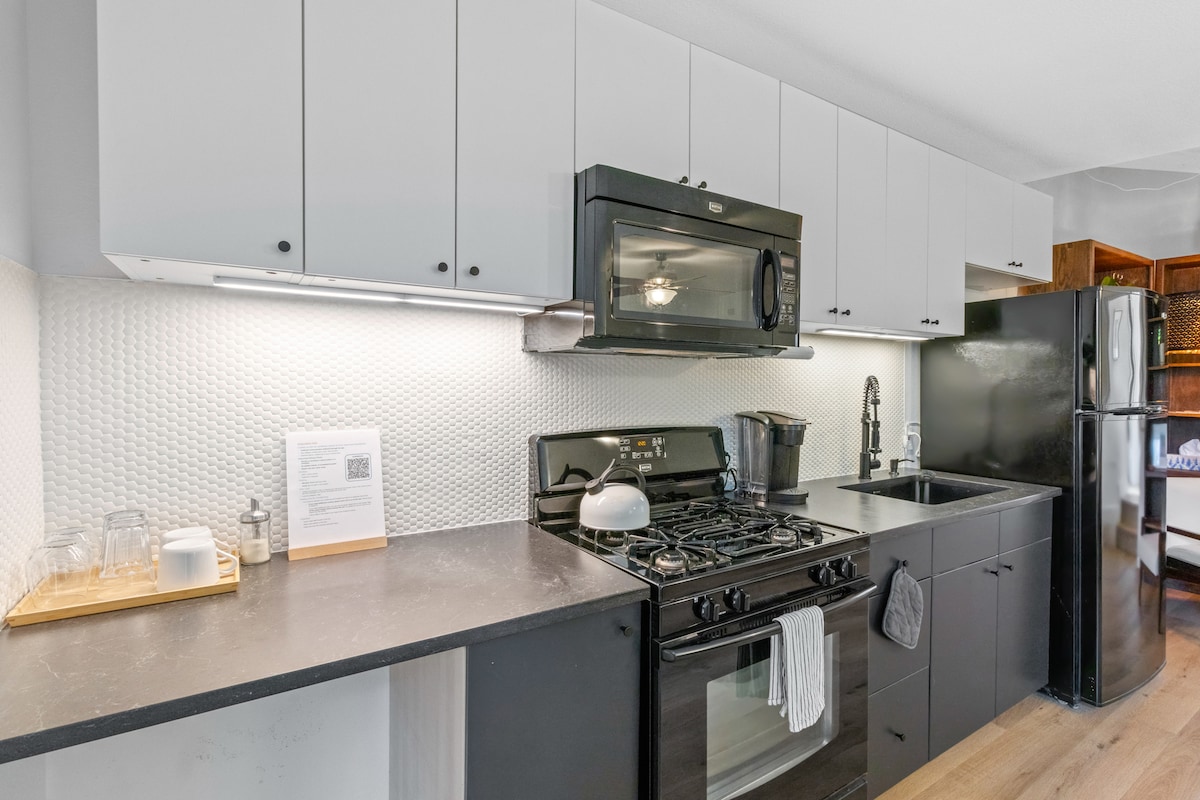 Modern Studio | Hip Area