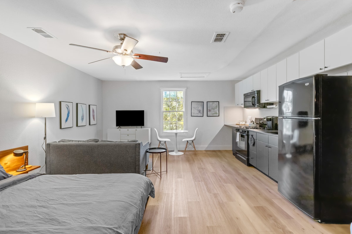 Modern Studio | Hip Area