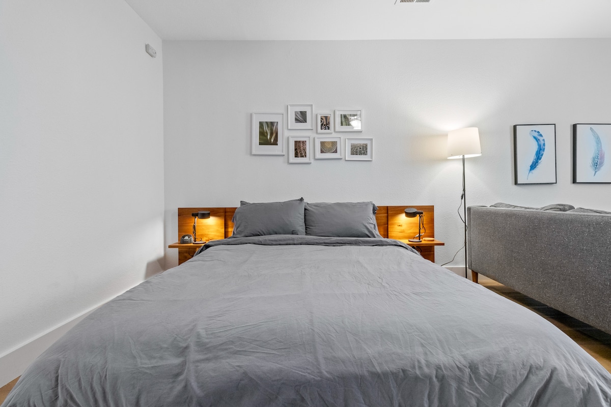 Modern Studio | Hip Area