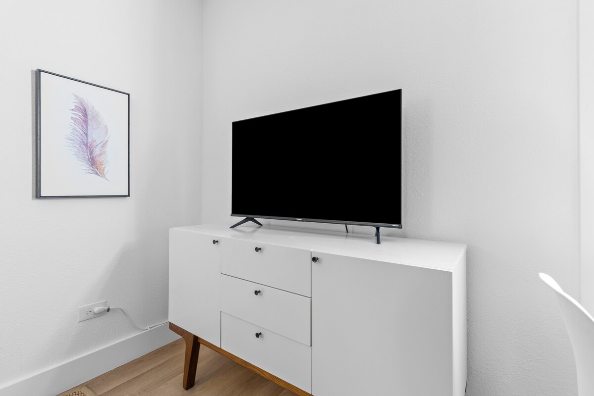 Modern Studio | Hip Area