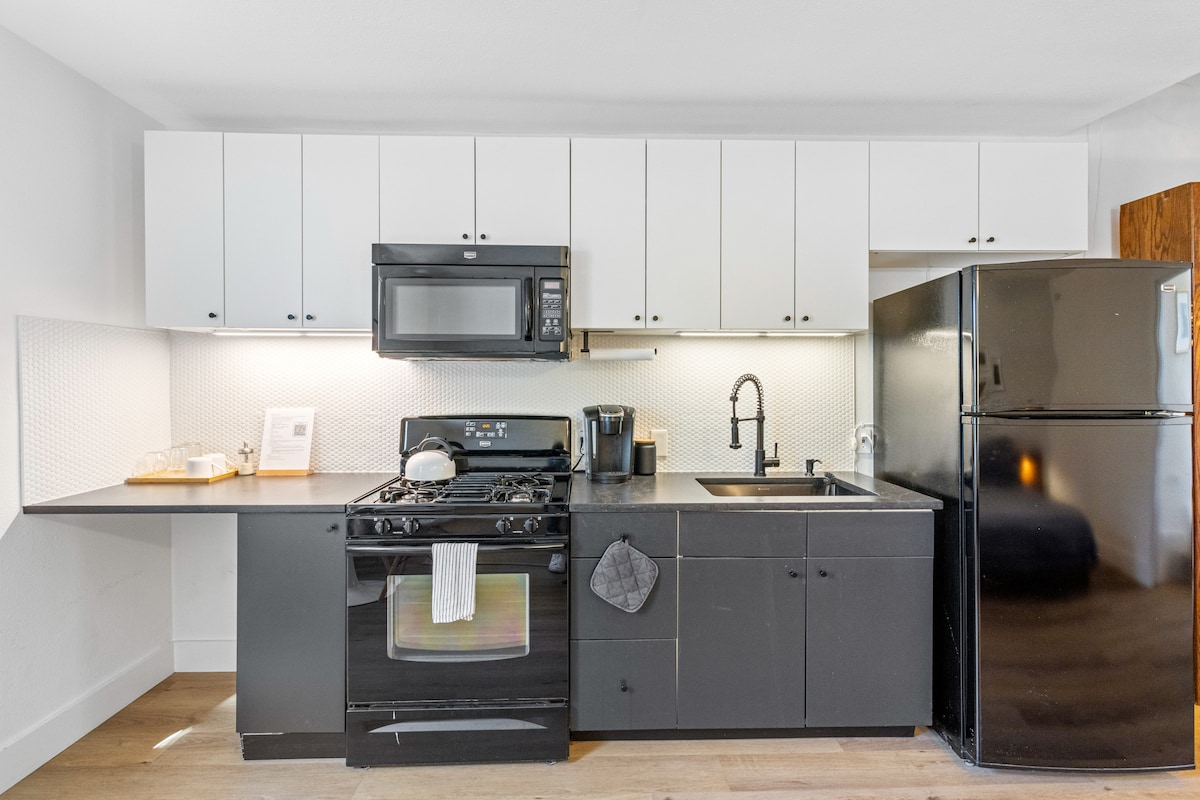 Modern Studio | Hip Area