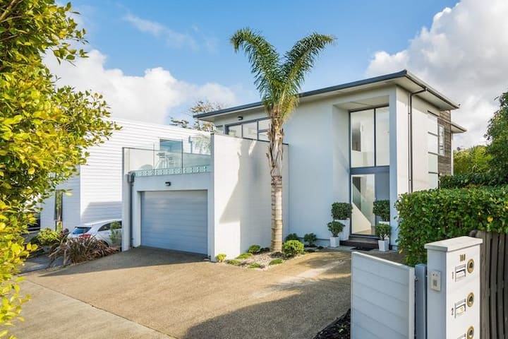 Enjoy A Stylish Experience And Centrally Located. - Auckland