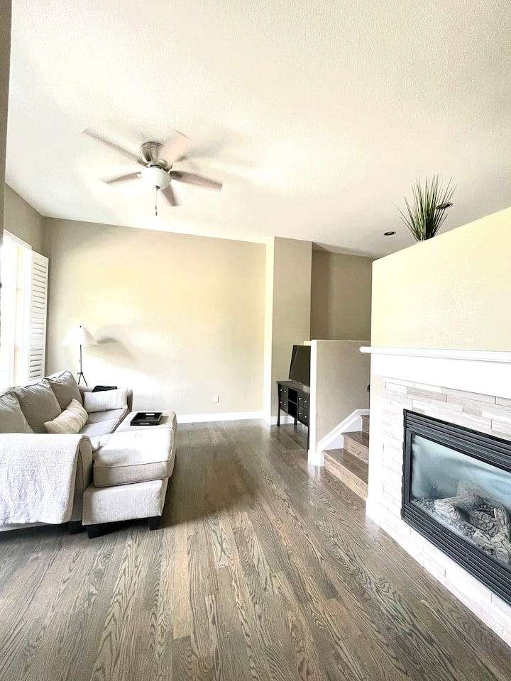 Guestroom In Highlands Ranch Town Center. - Highlands Ranch, CO