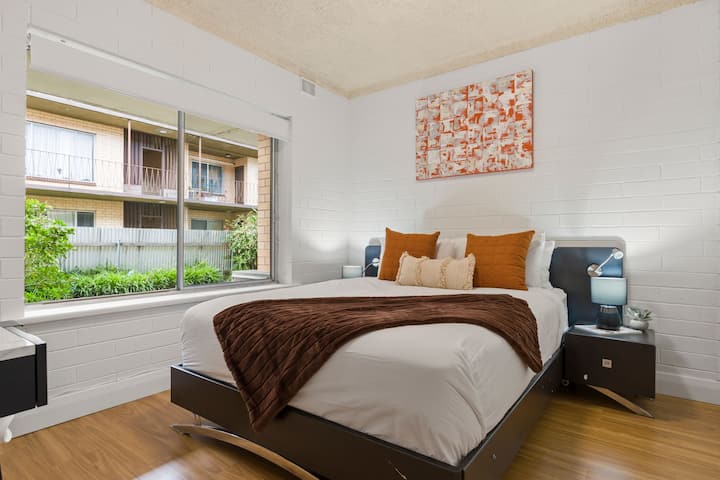 Stylish 2br Retreat - 10 Mins To City And Beach - 格萊內爾格