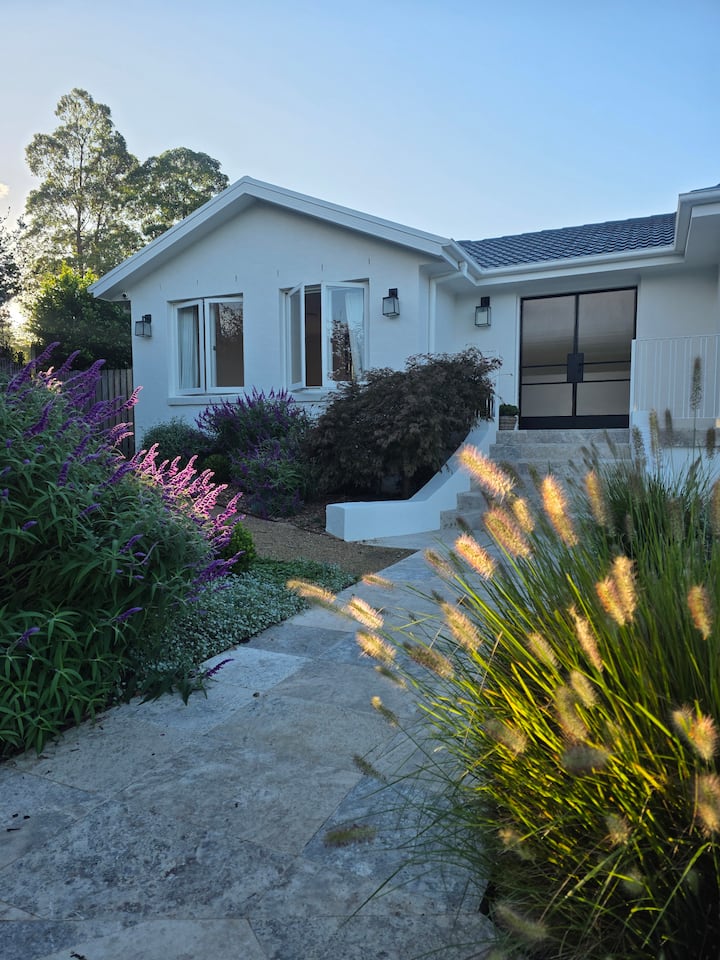 Maple House | Village Home | Ev Charger - Nowra