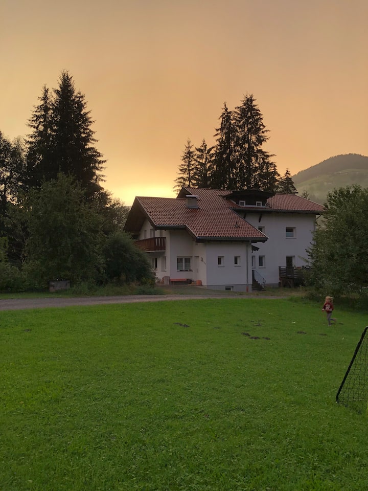 Zentral & Ruhig: Terrasse Mit Blick Auf Den Berg - Auffach