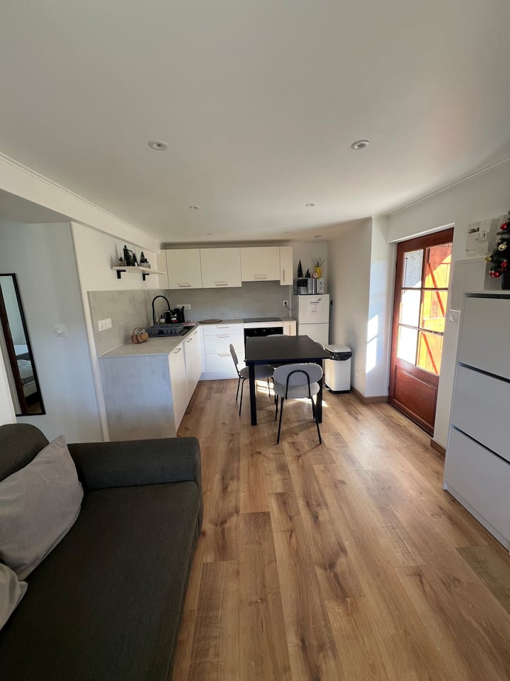Petit Appartement Cosy Avec Jardin Et Vue Montagne - Roubion