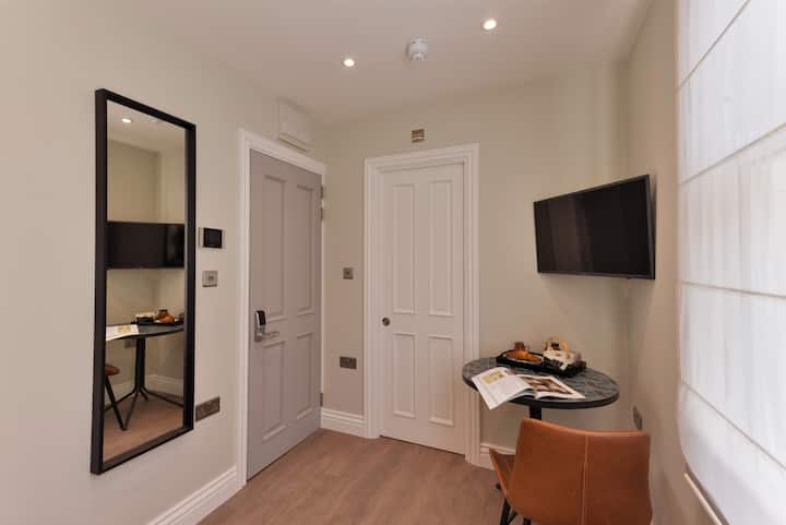 Budget-studio-sdb Privée Avec Douche-pas De Vue-wi - London