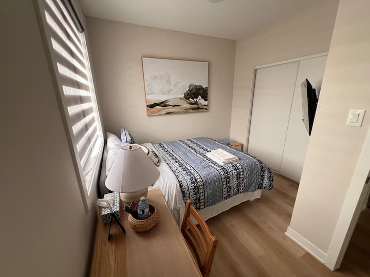 Private & Separate Guest Room, Free Street Parking - Kanata