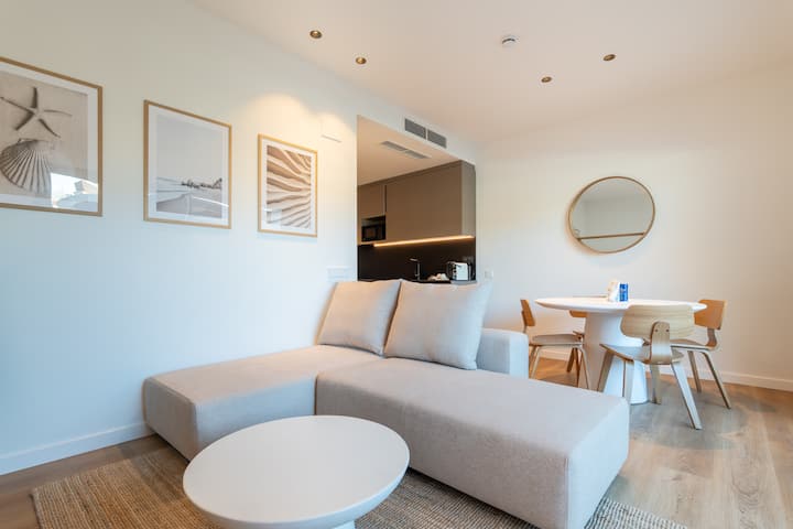 Can Milà | Signature Apartment Double Bed (002) - Sitges