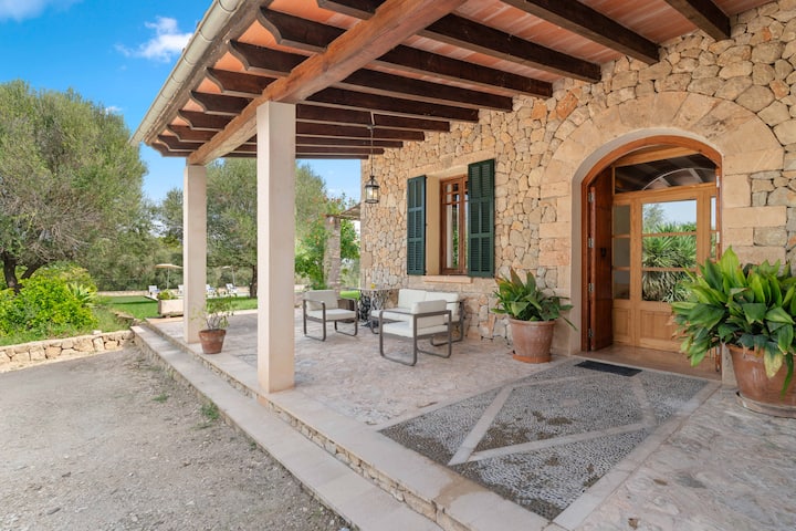 Ca’n Toni En Son Burgues · Relax Y Autenticidad - Sineu