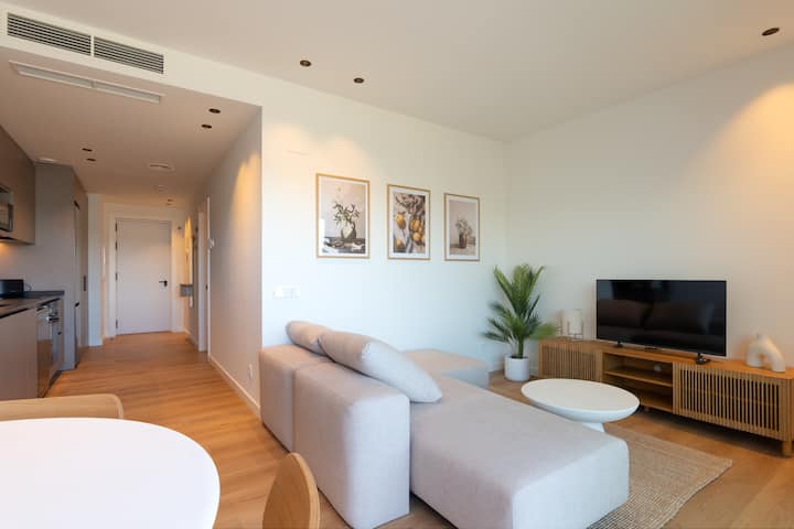 Can Milà | Signature Apartment Double Bed (305) - Vilanova i la Geltrú