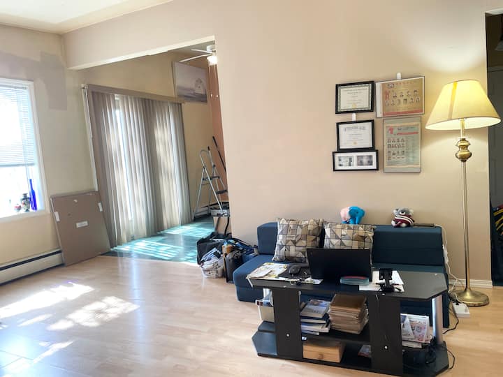 118 Av Top Floor Entire Apt For A Family Up To 4 - Edmonton