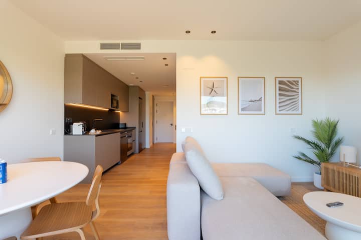 Can Milà | Signature Apartment Double Bed (318) - Garraf