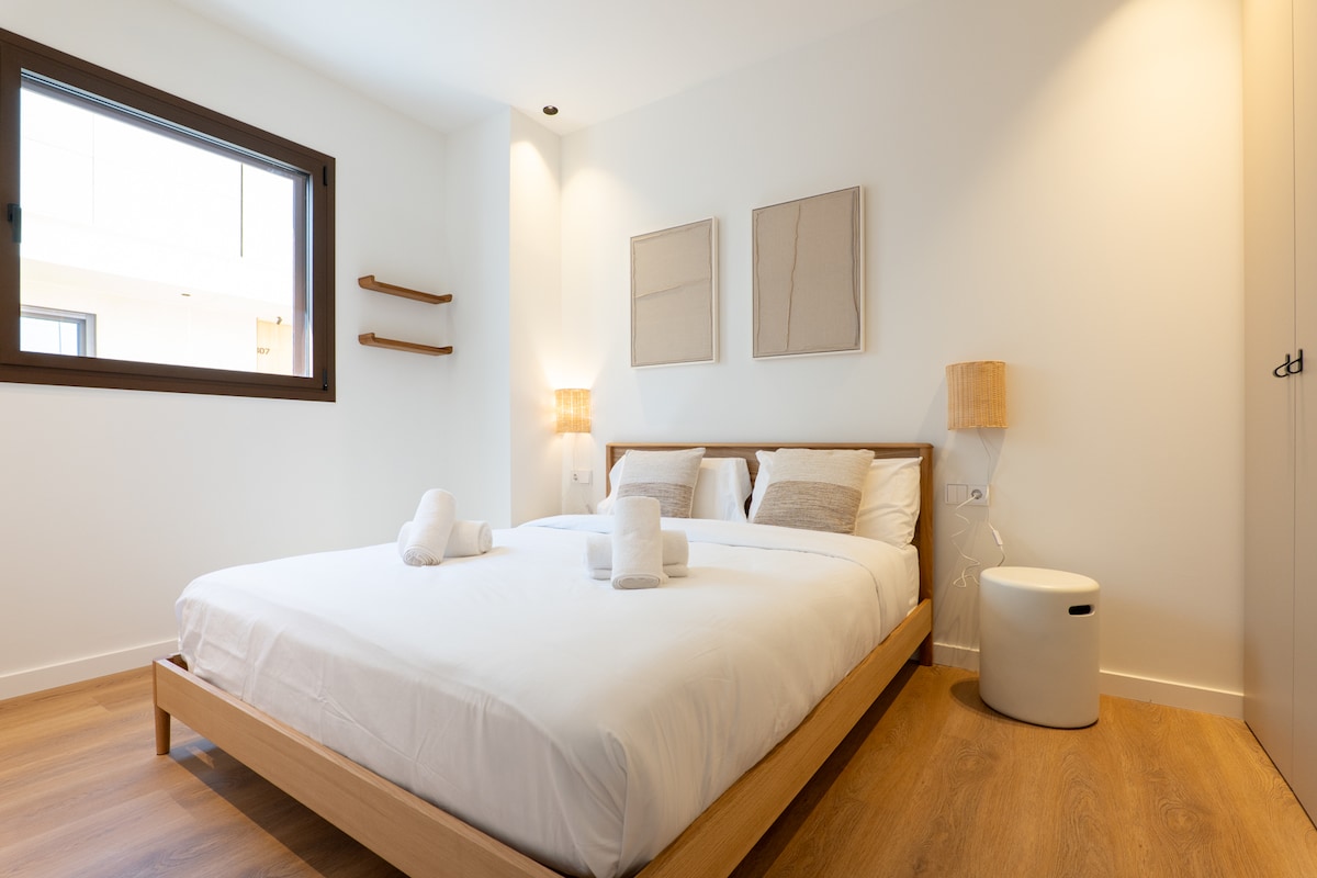 Can Milà | Signature Apartment Double bed (318) - Apartments for