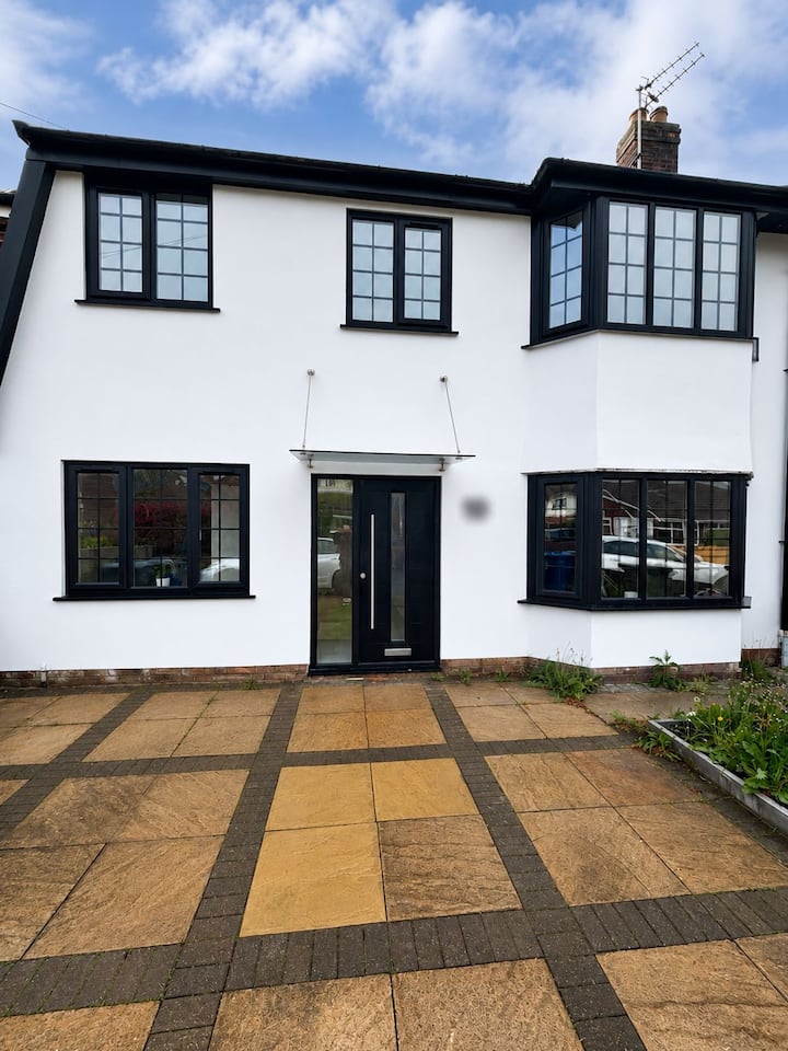 *Coming Soon*- Spacious Modern Home In Whitefield - Bury