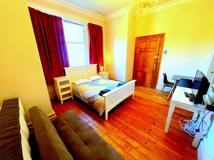 Studio (Ground Floor Triple) Flat In Sutton - Epsom
