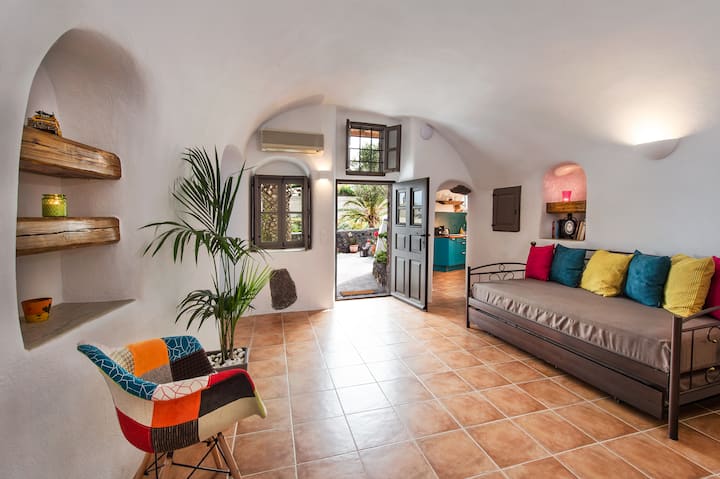 Old Vourvoulos Houses | 10 Pax - Oía