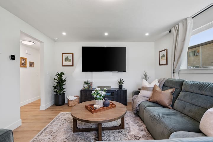 The Fairpark Hideaway | Cozy 2bed Near Downtown - Salt Lake City