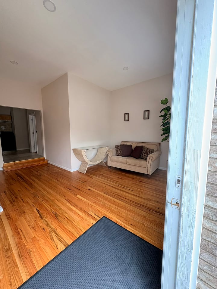 Linden Front Spacious Studio - Near Nyc & Ewr - Staten Island, NY