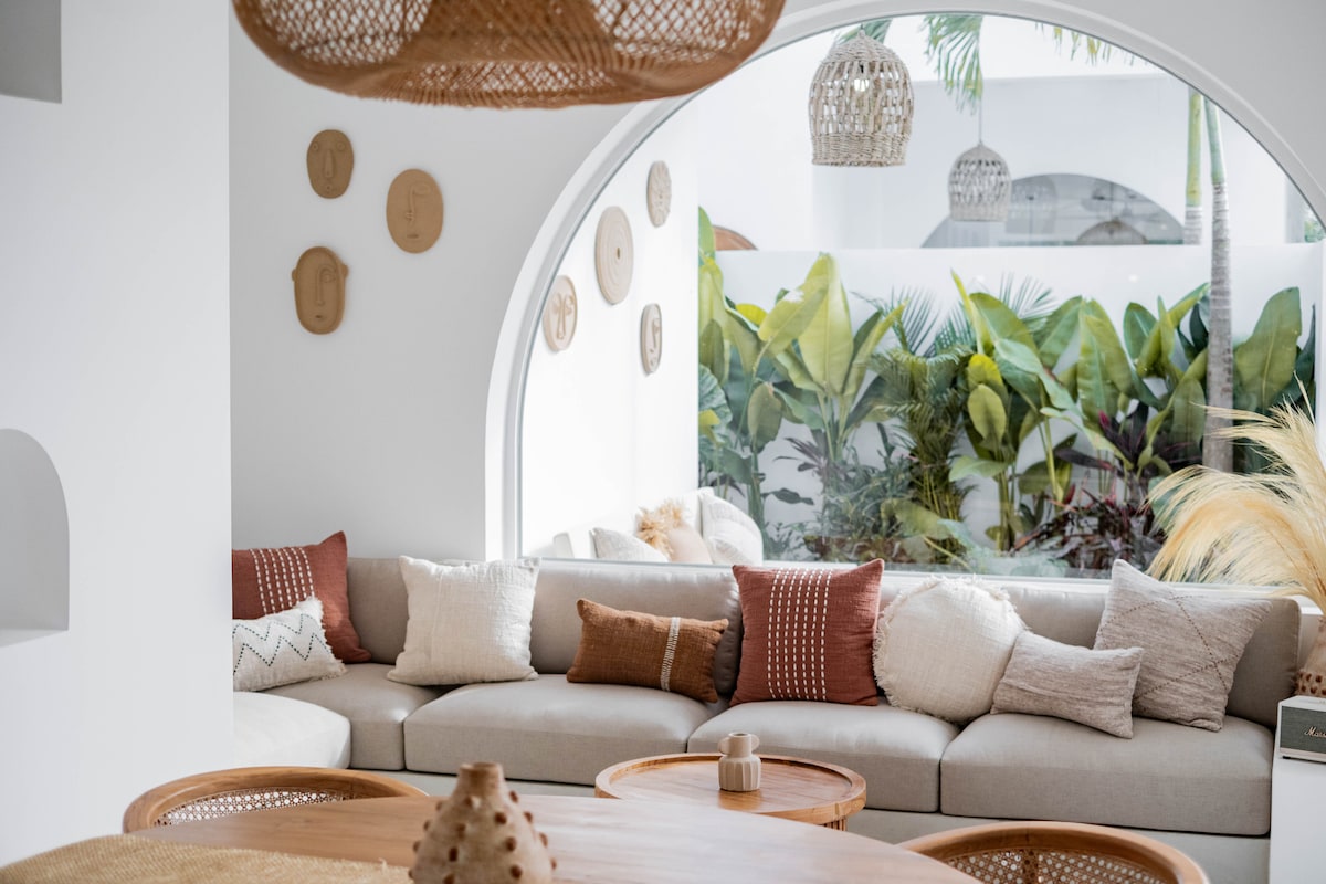 Villa in South Kuta · ★4.83 · 2 bedrooms · 2 beds · 2 private baths, Airbnb-Vergleich